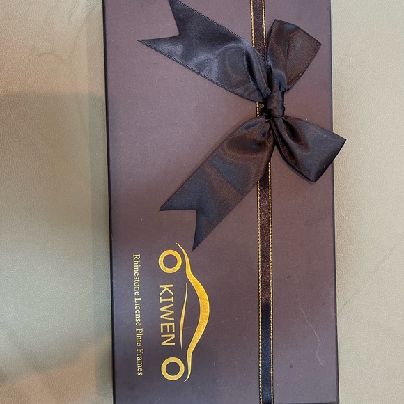 Rhinestone license plate frame - Picture 4 of 4